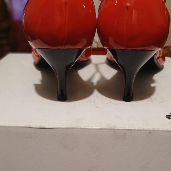 NEW Women's  Kitten Heel T-Strap Patent Dress Pump  SZ.12 - Picture 10 of 11